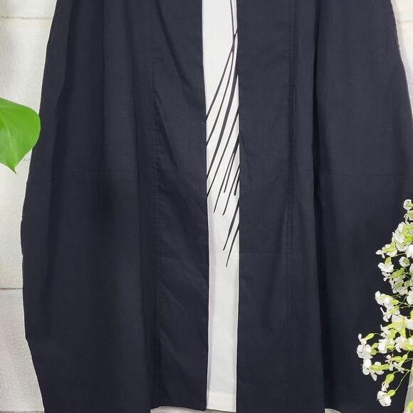 LUUKAA Black and White Notched Collar Dress. Size 8 - Picture 2 of 9